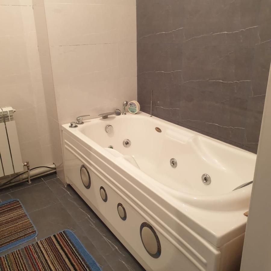 Uzak Apartment 2 Almatı Dış mekan fotoğraf